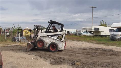 bobcat 610 weight